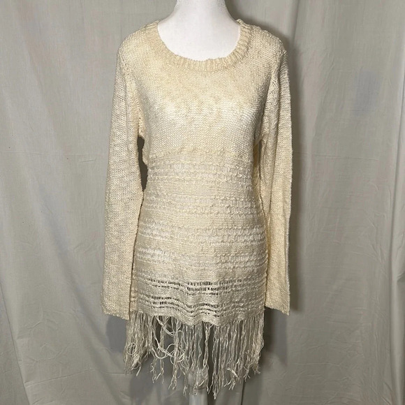 Hem & Thread Sweaters - cream crochet knit & fringe Hem & Thread sweater tunic size medium